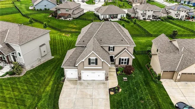 $557,500 | 7611 North Adrian Avenue, Kansas City, MO 64151