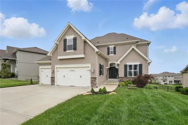 $557,500 | 7611 North Adrian Avenue, Kansas City, MO 64151