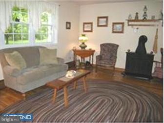 884 Stallion Road Warrington, PA 18976 - Photo 5 of 12 Living Room