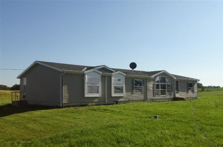 8292 Lake Road Berrien Center, MI 49102 - Photo 1 of 3 Primary Photo