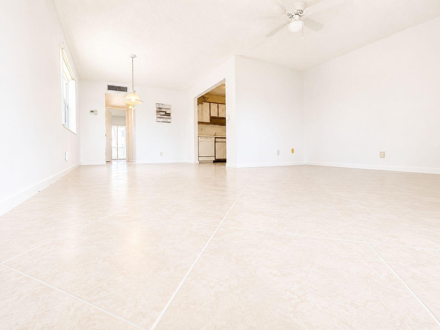 359 Capri H, Unit 359 Delray Beach, FL 33484 - Photo 7 of 23 WhatsApp Image 2026-06-19 at 17.10.39