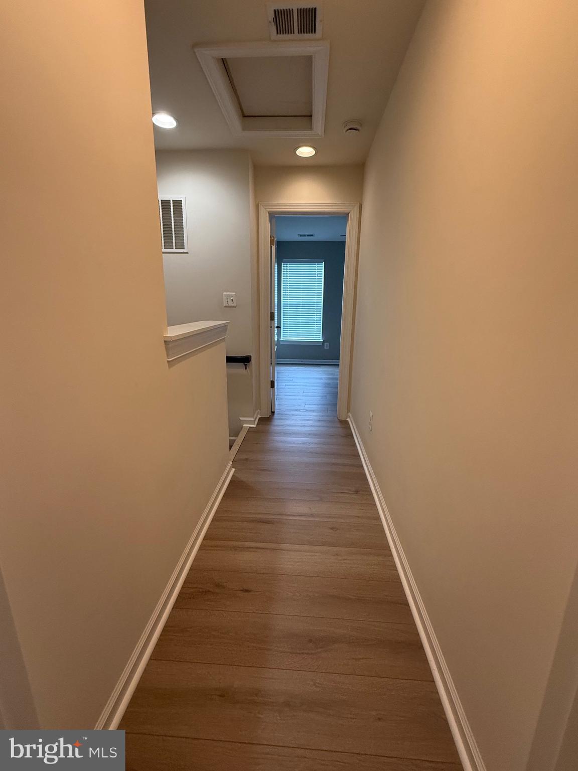 7476 Riding Meadow Way Manassas, VA 20111 - Photo 18 of 28 Upper Hallway