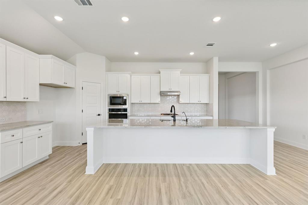 7725 Dibble Avenue Joshua, TX 76058 - Photo 2 of 24 Representative