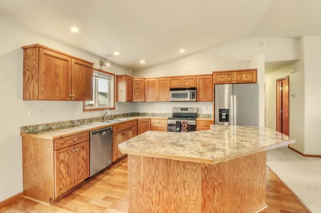 $347,500 | 1040 39th Avenue West, West Fargo, ND 58078