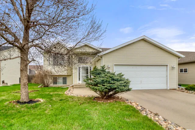 $347,500 | 1040 39th Avenue West, West Fargo, ND 58078