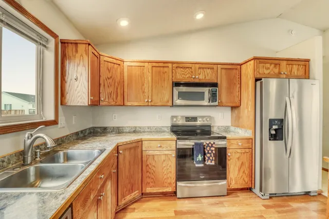 $347,500 | 1040 39th Avenue West, West Fargo, ND 58078