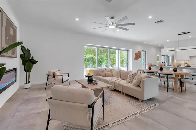 $2,400,000 | 2124 Clematis Place, Sarasota, FL 34239