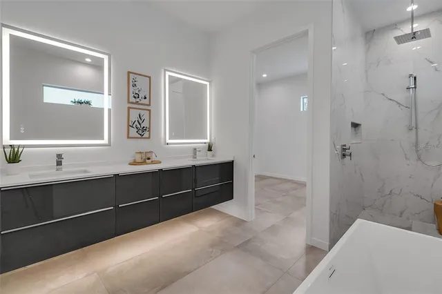 $2,400,000 | 2124 Clematis Place, Sarasota, FL 34239