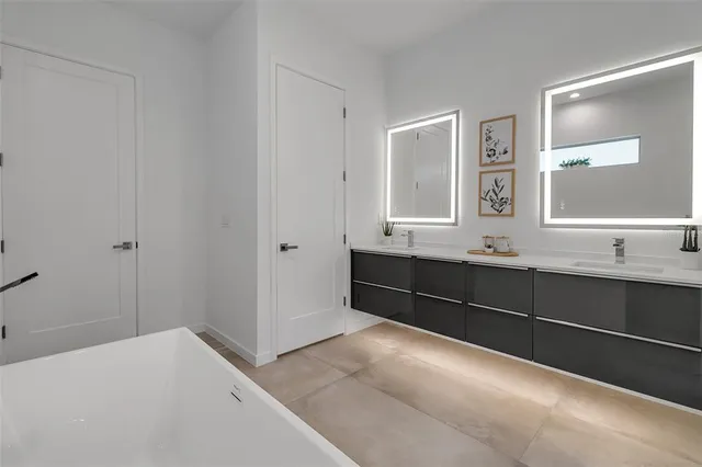 $2,400,000 | 2124 Clematis Place, Sarasota, FL 34239