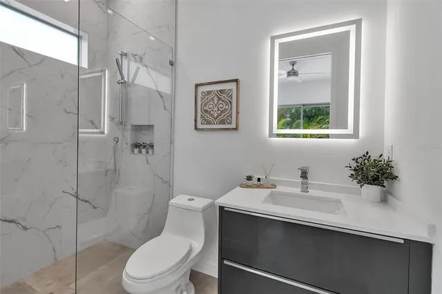 $2,400,000 | 2124 Clematis Place, Sarasota, FL 34239