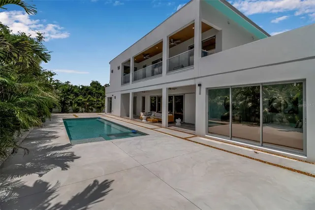 $2,400,000 | 2124 Clematis Place, Sarasota, FL 34239