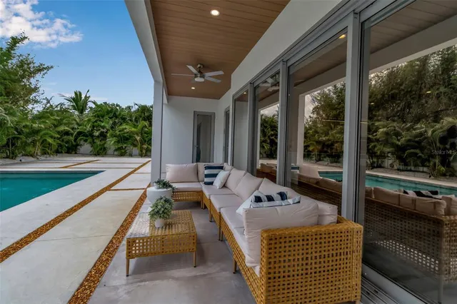 $2,400,000 | 2124 Clematis Place, Sarasota, FL 34239