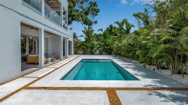 $2,400,000 | 2124 Clematis Place, Sarasota, FL 34239