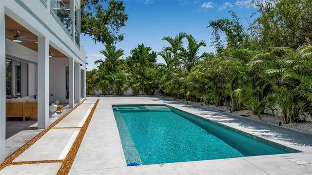 $2,400,000 | 2124 Clematis Place, Sarasota, FL 34239