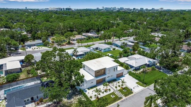 $2,400,000 | 2124 Clematis Place, Sarasota, FL 34239
