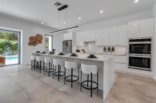 $2,400,000 | 2124 Clematis Place, Sarasota, FL 34239