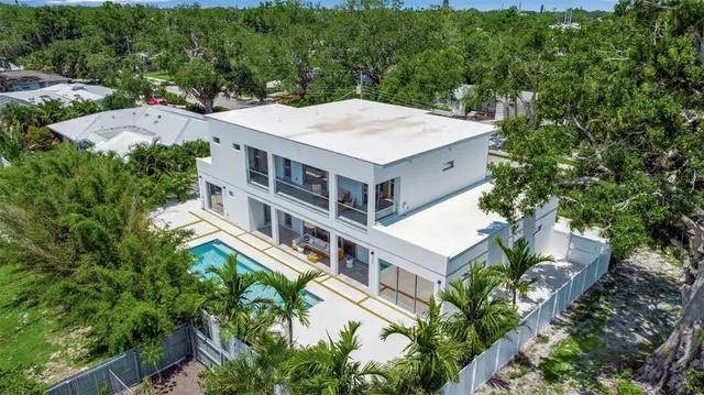 $2,400,000 | 2124 Clematis Place, Sarasota, FL 34239