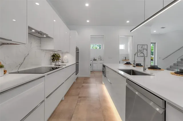 $2,400,000 | 2124 Clematis Place, Sarasota, FL 34239