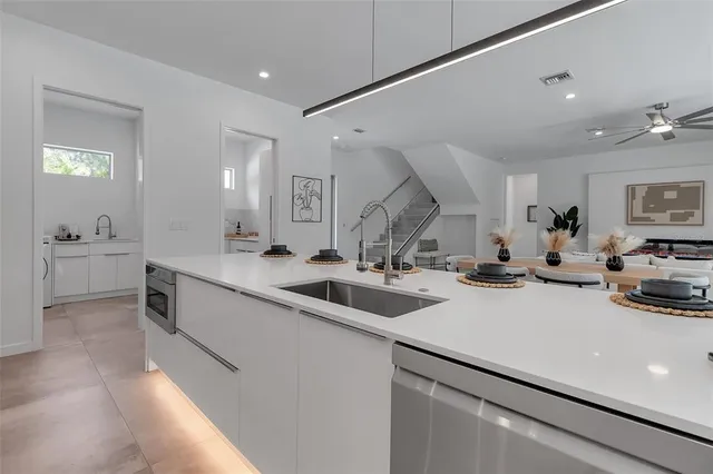 $2,400,000 | 2124 Clematis Place, Sarasota, FL 34239