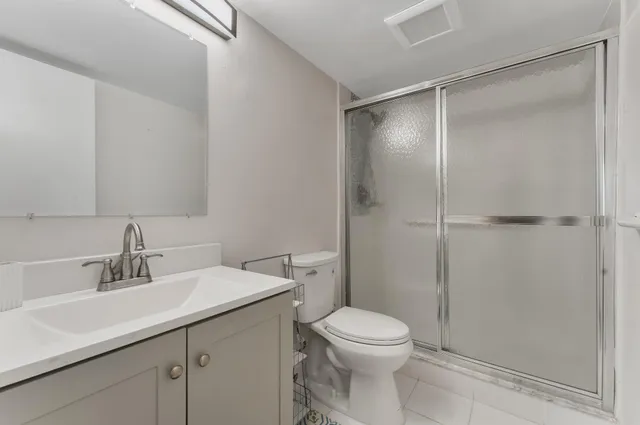 $2,100 | 4489 Luxemburg Court, Unit 306, Lake Worth, FL 33467