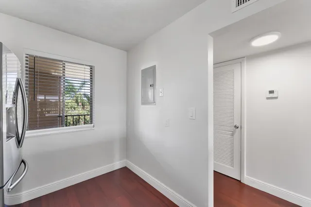 $2,100 | 4489 Luxemburg Court, Unit 306, Lake Worth, FL 33467