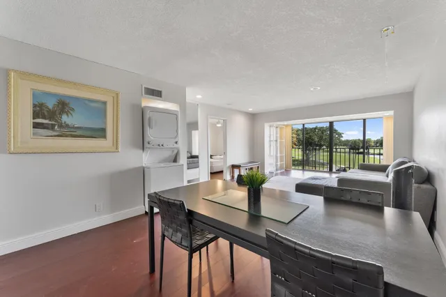 $2,100 | 4489 Luxemburg Court, Unit 306, Lake Worth, FL 33467