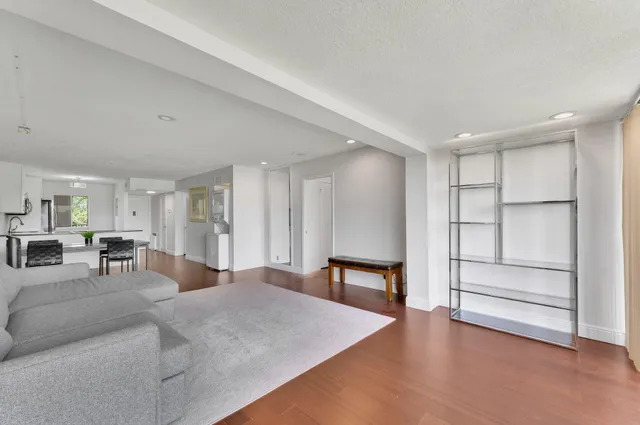 $2,100 | 4489 Luxemburg Court, Unit 306, Lake Worth, FL 33467