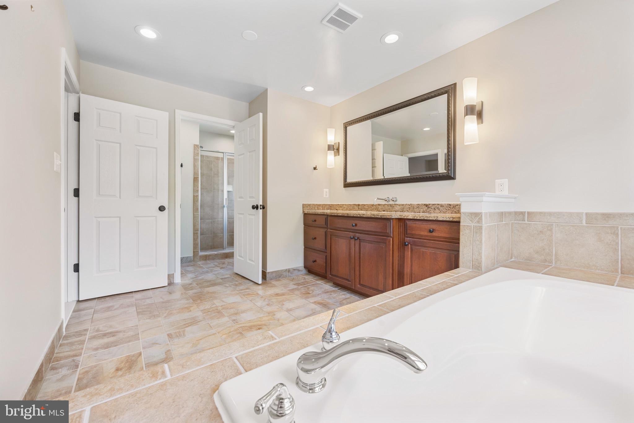 2181 South Glebe Road Arlington, VA 22206 - Photo 26 of 46 Primary bathroom