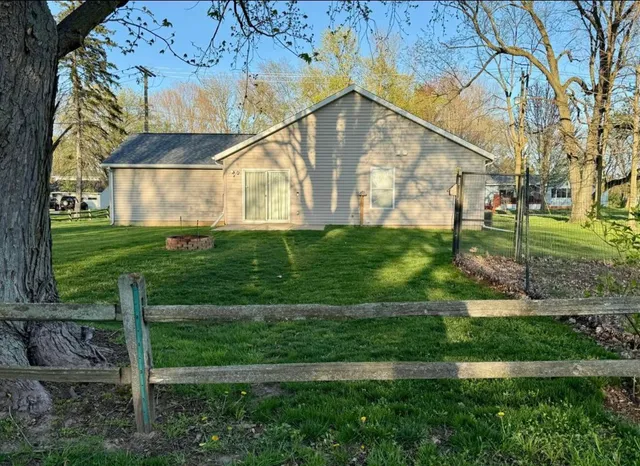 $252,000 | 911 South Lincoln Avenue, Three Rivers, MI 49093