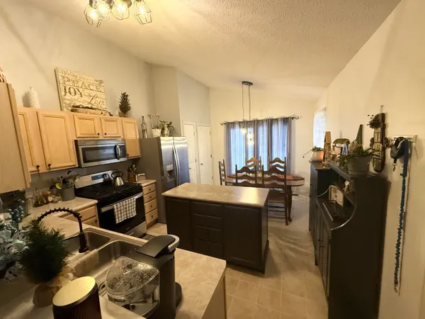 $252,000 | 911 South Lincoln Avenue, Three Rivers, MI 49093