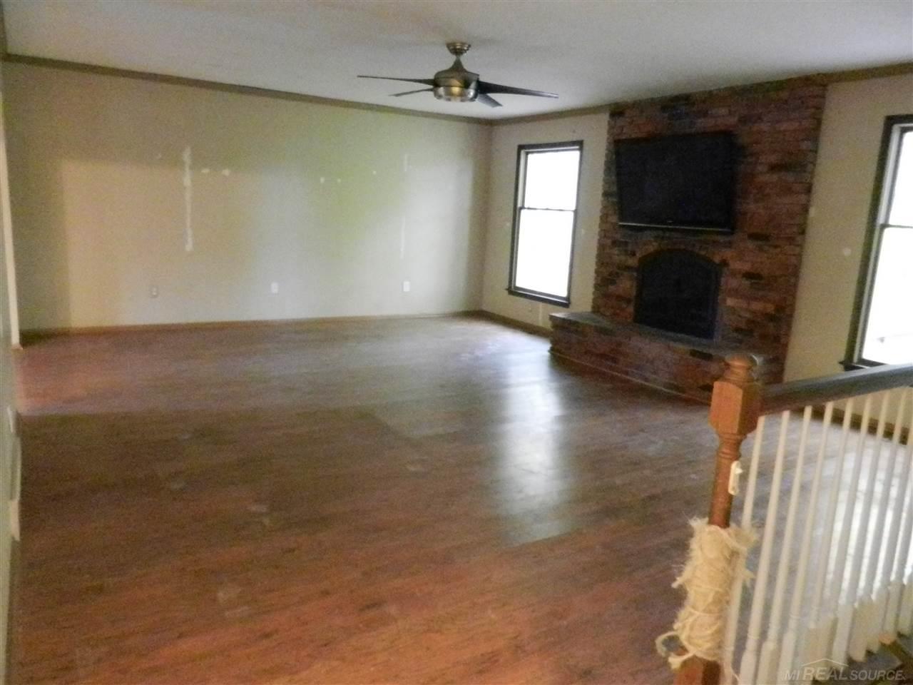11367 Common Road Warren, MI 48093 - Photo 8 of 44 31364535-7.JPG
