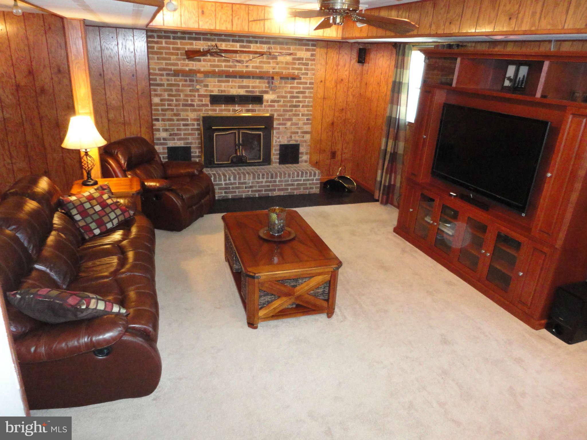 2509 Maple Road Baltimore, MD 21219 - Photo 25 of 30 Family Room