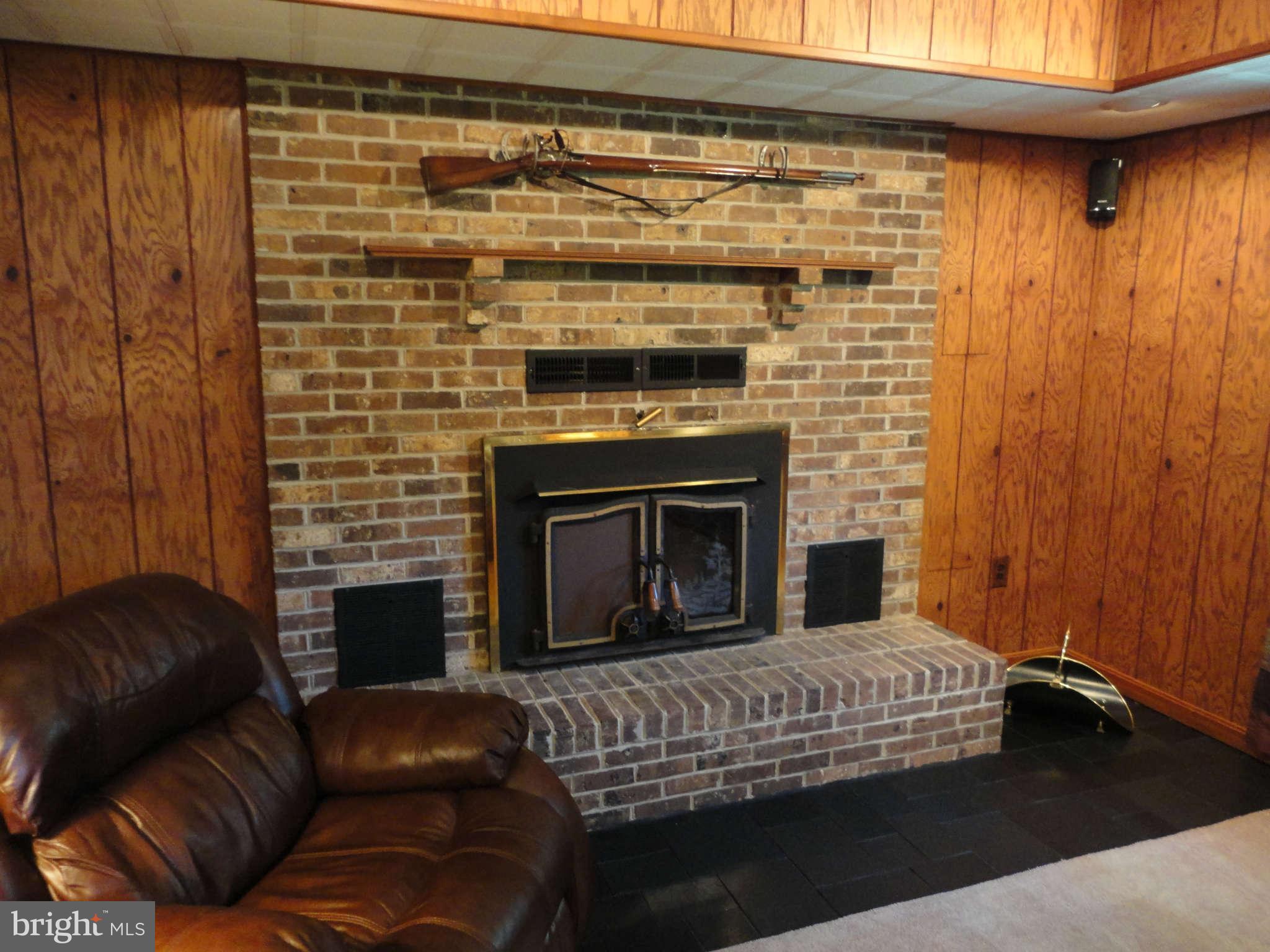 2509 Maple Road Baltimore, MD 21219 - Photo 26 of 30 Family Room