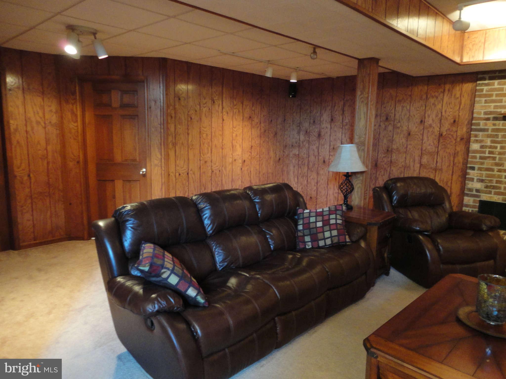 2509 Maple Road Baltimore, MD 21219 - Photo 27 of 30 Family Room
