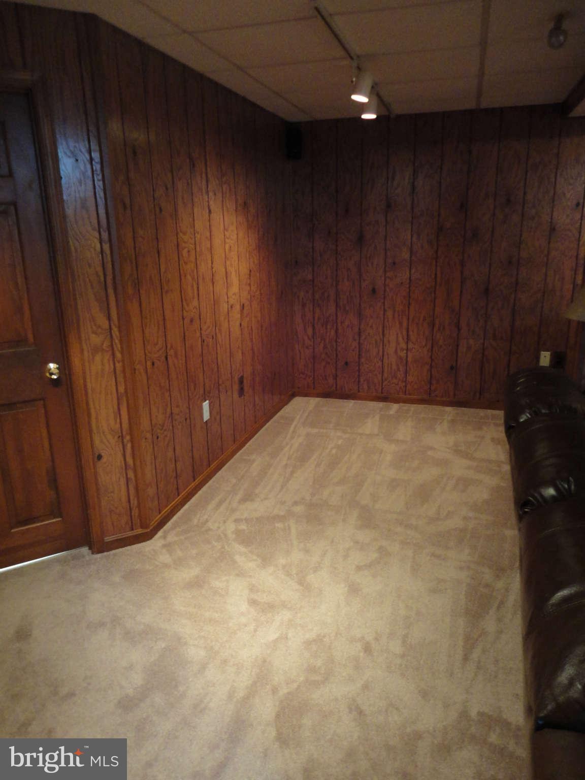 2509 Maple Road Baltimore, MD 21219 - Photo 28 of 30 Family Room