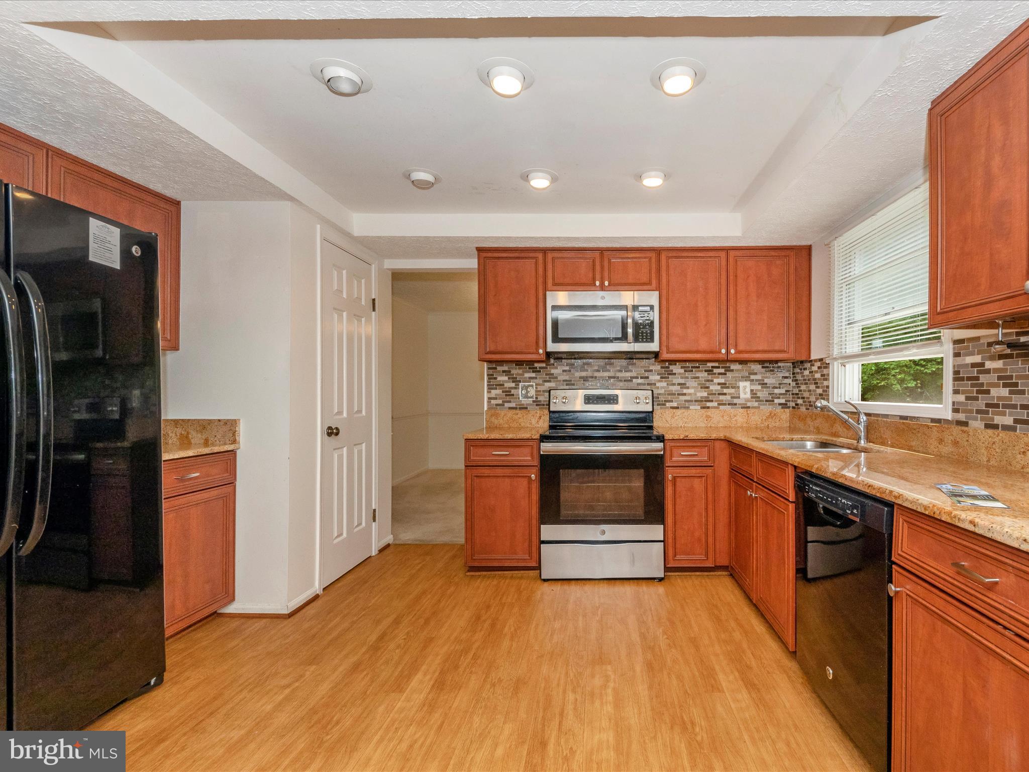 1127 Netherlands Court Silver Spring, MD 20905 - Photo 15 of 53 KITCHEN