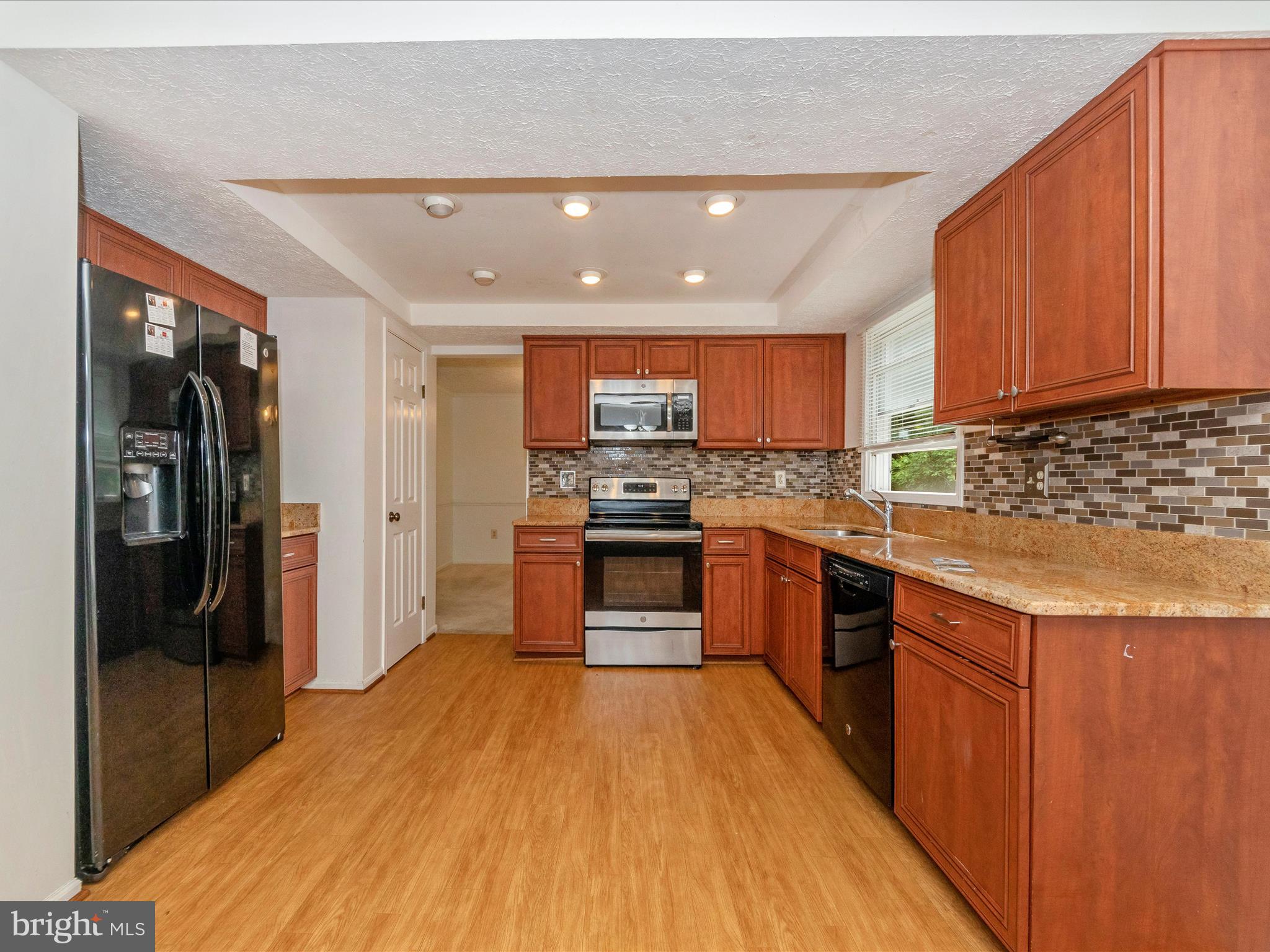 1127 Netherlands Court Silver Spring, MD 20905 - Photo 16 of 53 KITCHEN