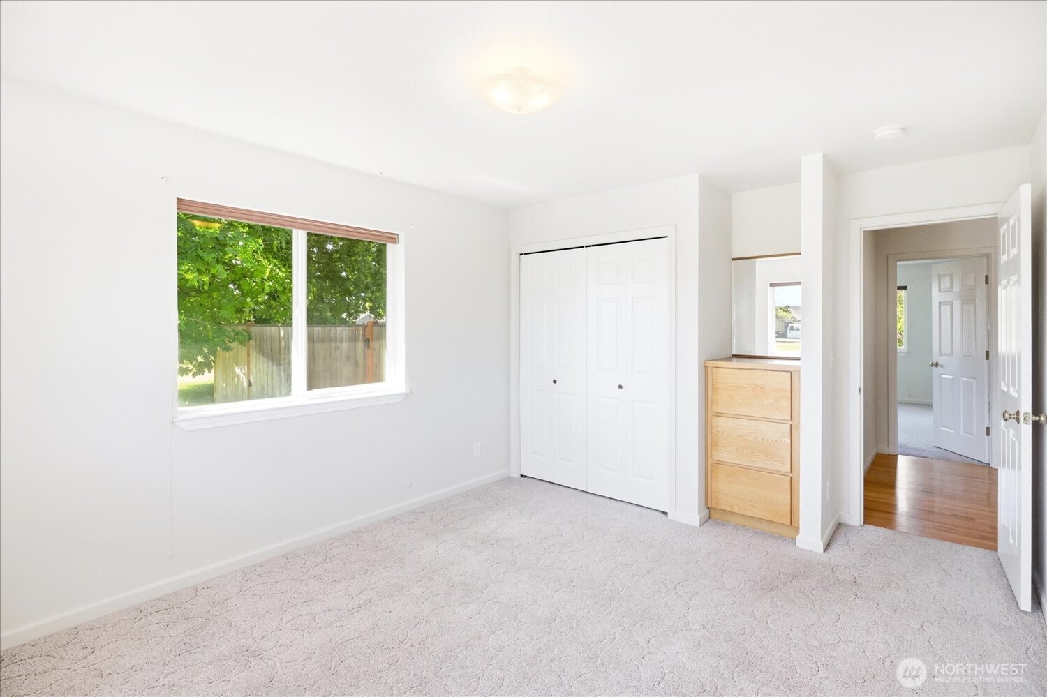 221 Shane Porter Road Walla Walla, WA 99362 - Photo 13 of 38 an empty room with a window