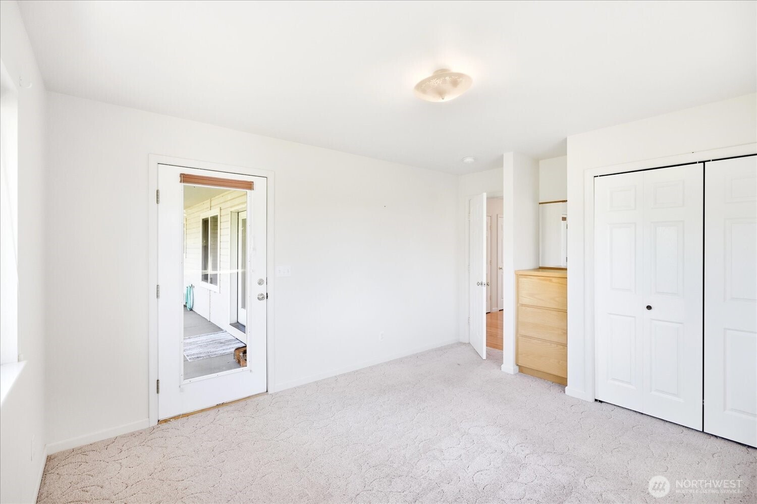 221 Shane Porter Road Walla Walla, WA 99362 - Photo 15 of 38 an empty room with a bathroom