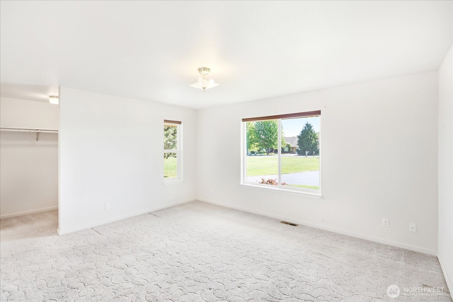 221 Shane Porter Road Walla Walla, WA 99362 - Photo 16 of 38 an empty room with a window