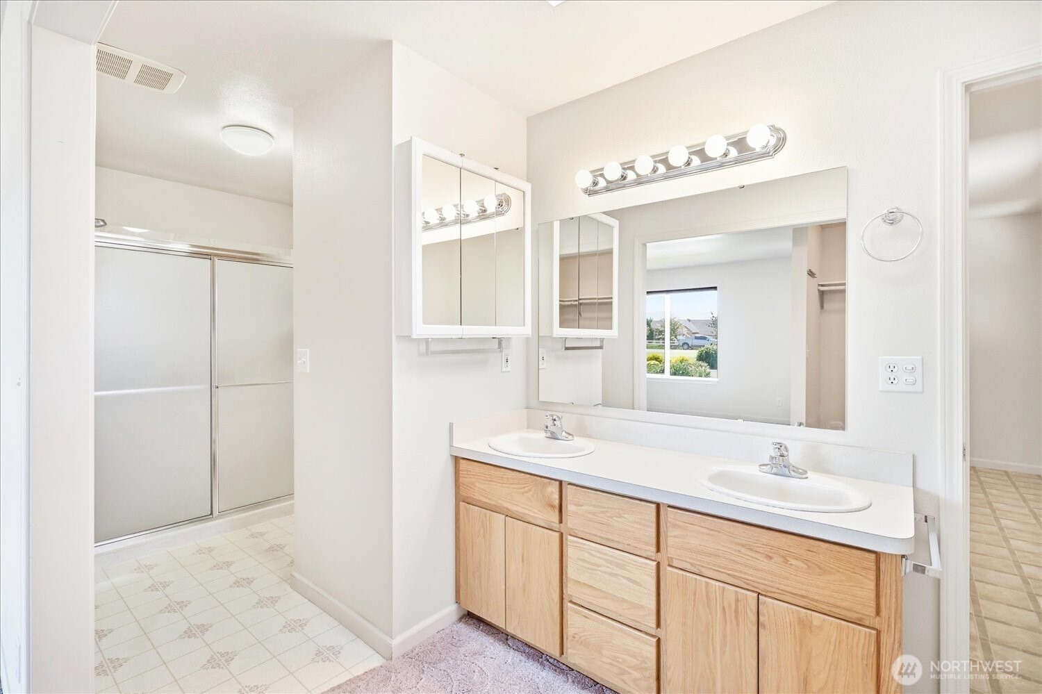 221 Shane Porter Road Walla Walla, WA 99362 - Photo 17 of 38 a bathroom with a sink vanity granite tub and a mirror