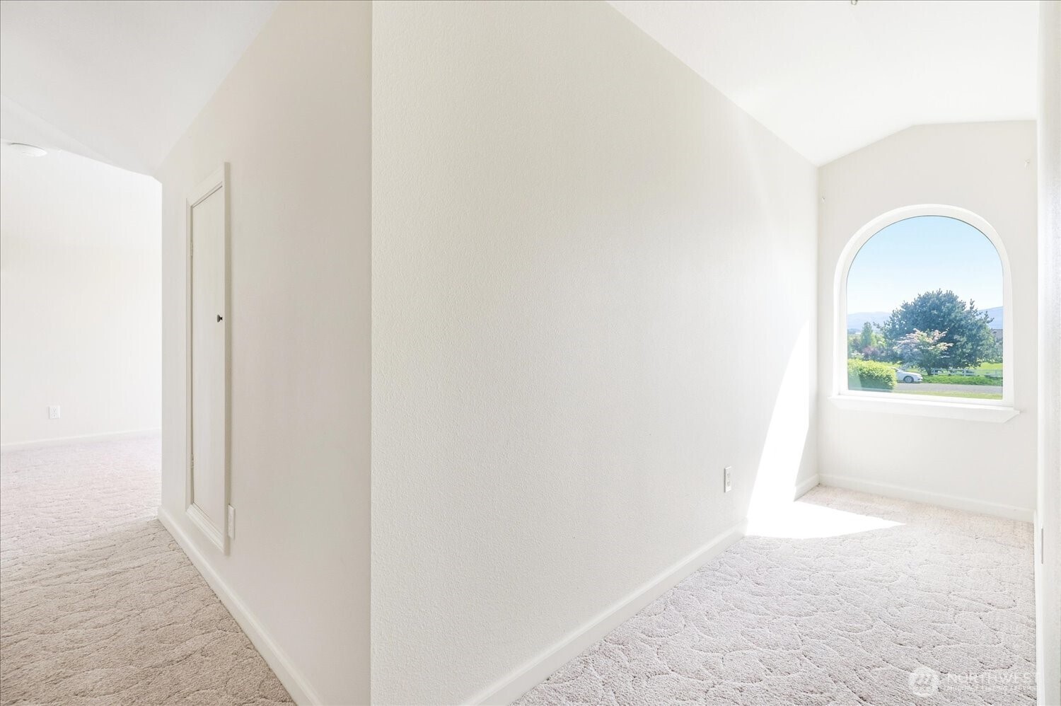 221 Shane Porter Road Walla Walla, WA 99362 - Photo 23 of 38 a view of a room that has a window in it