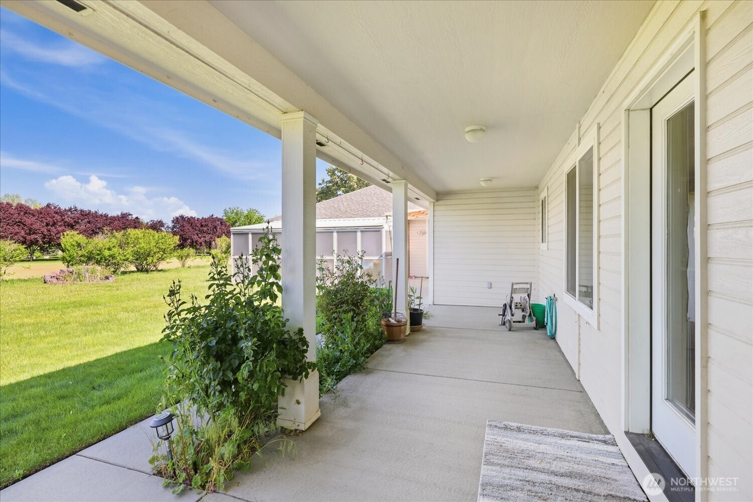 221 Shane Porter Road Walla Walla, WA 99362 - Photo 26 of 38 a view of balcony with furniture