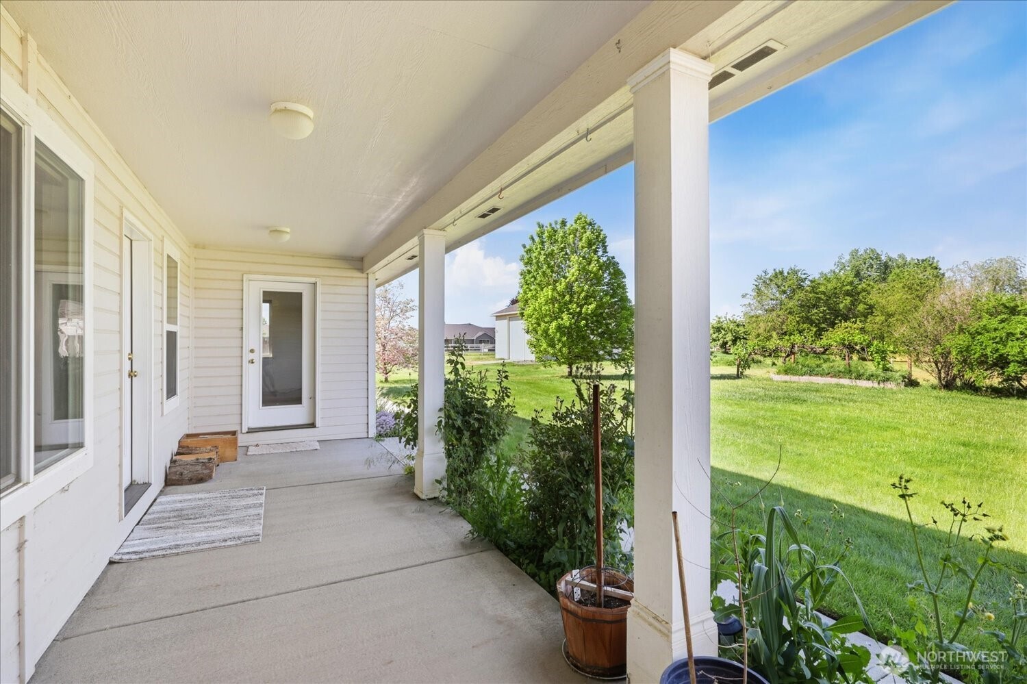 221 Shane Porter Road Walla Walla, WA 99362 - Photo 27 of 38 a view of a balcony with chair and a garden