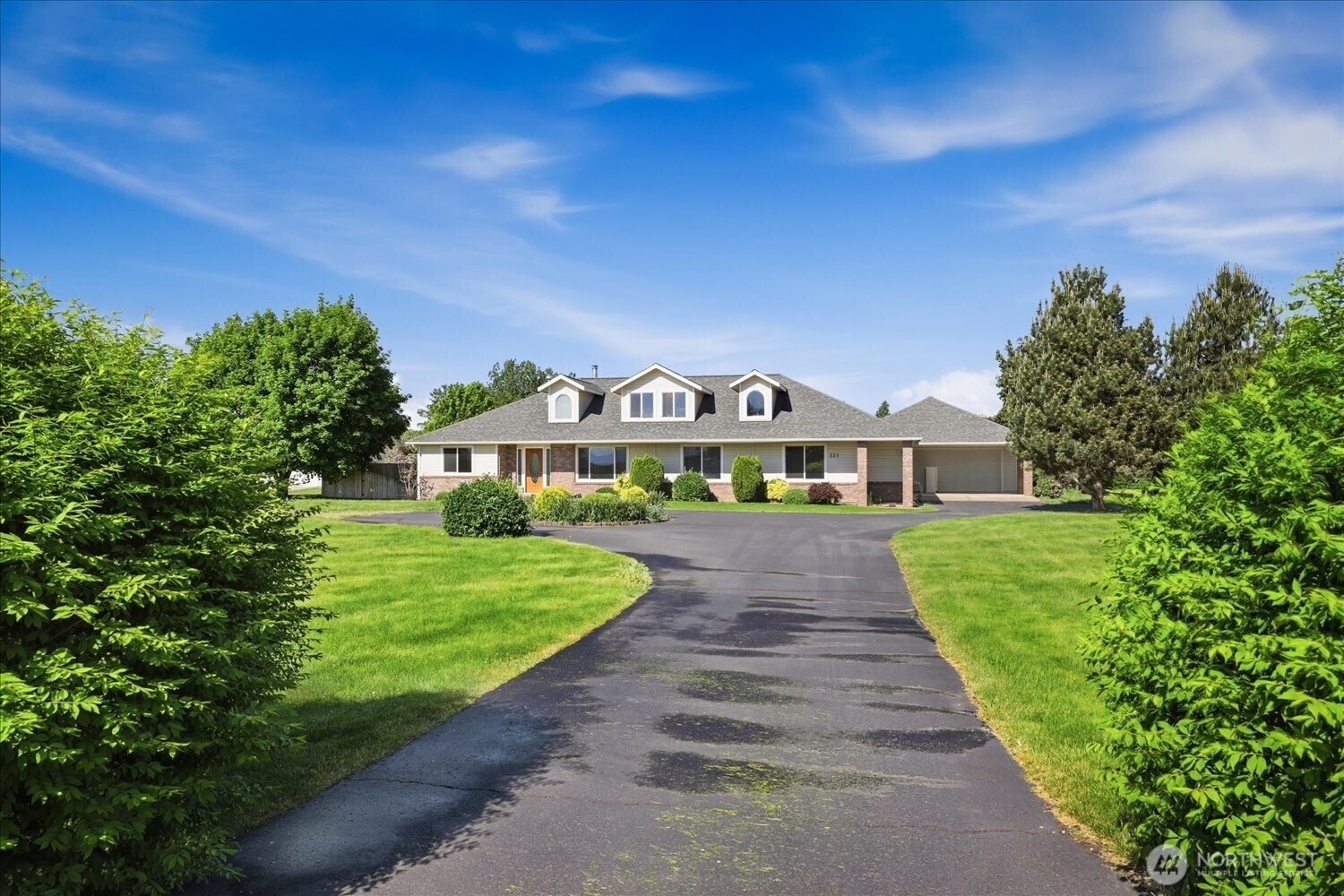 221 Shane Porter Road Walla Walla, WA 99362 - Photo 37 of 38 a front view of a house with a garden