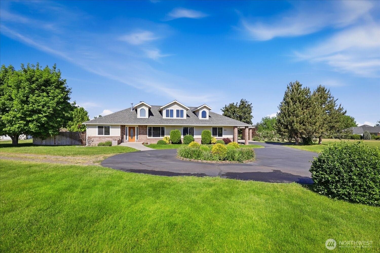 221 Shane Porter Road Walla Walla, WA 99362 - Photo 38 of 38 a front view of a house with a yard