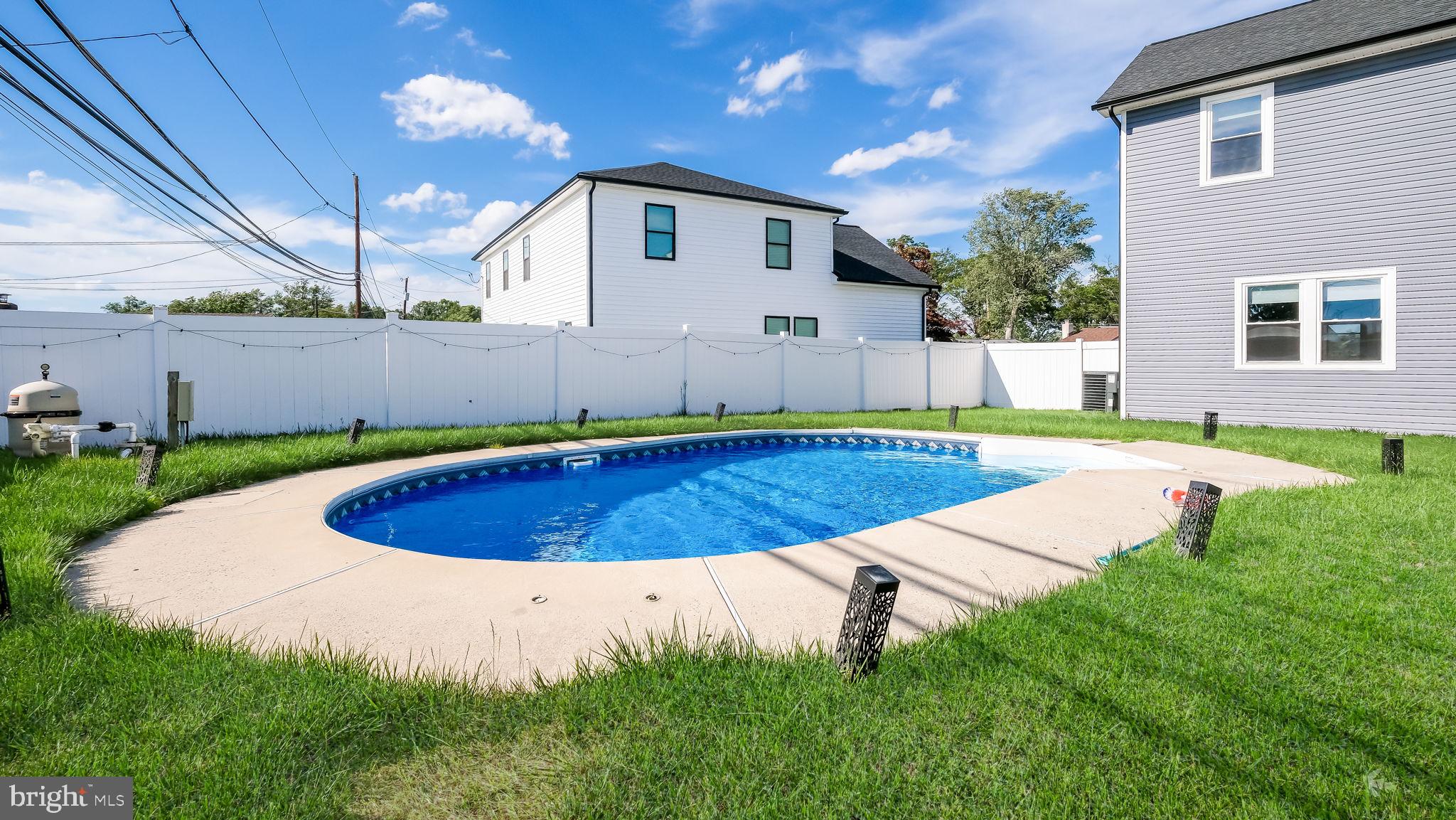 27 Bittersweet Road Levittown, PA 19057 - Photo 30 of 36 Inground Pool