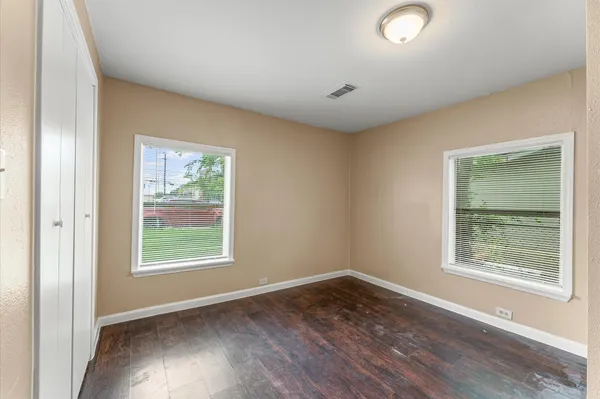 $1,300 | 3216 Avenue I, Rosenberg, TX 77471