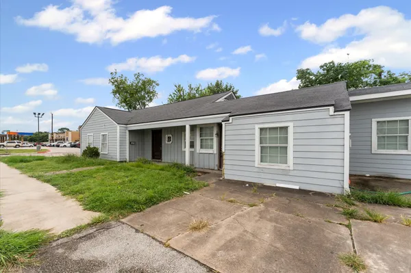 $1,300 | 3216 Avenue I, Rosenberg, TX 77471