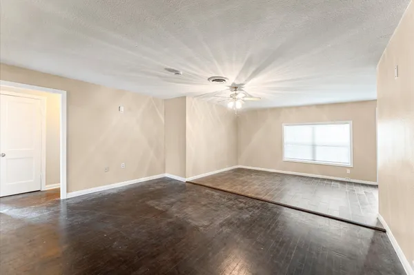 $1,300 | 3216 Avenue I, Rosenberg, TX 77471